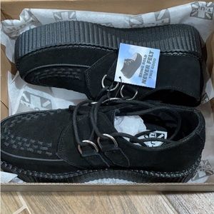 T.U.K. Black Velvet Viva